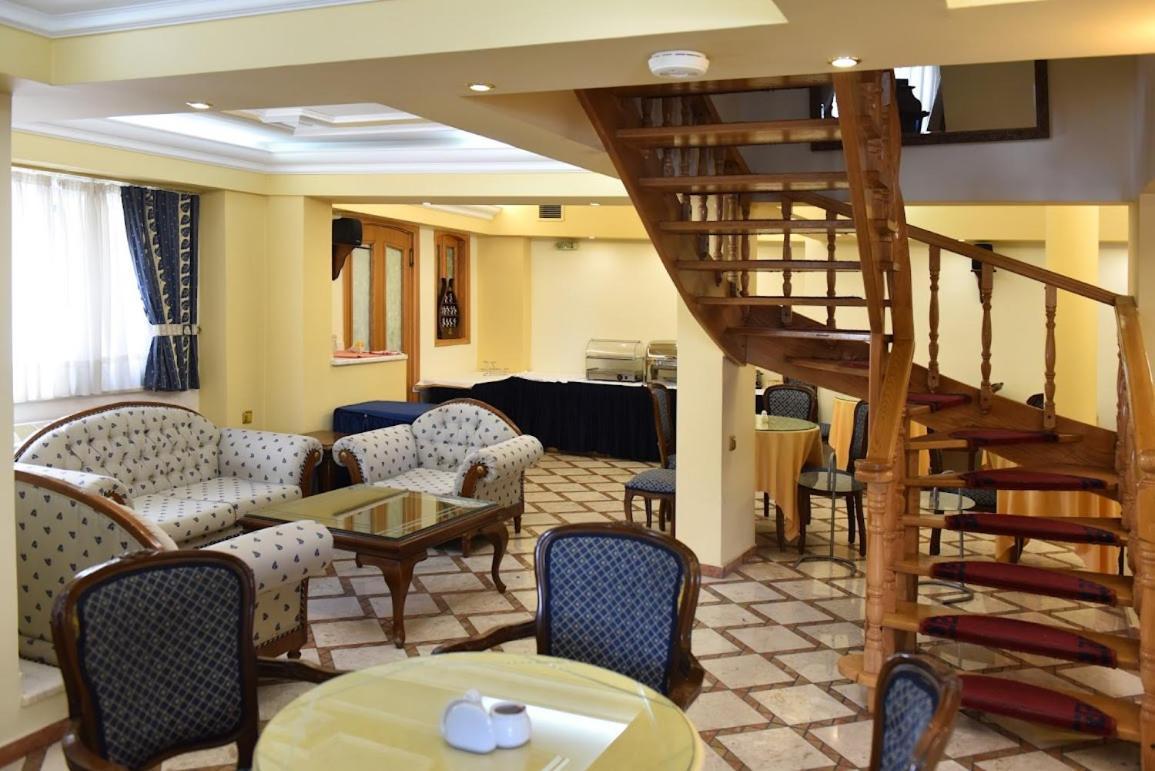 Aiolis Hotel Kastoria Exteriör bild
